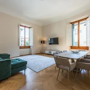 Apartment 5 Min Duomo Magnificent, Florence